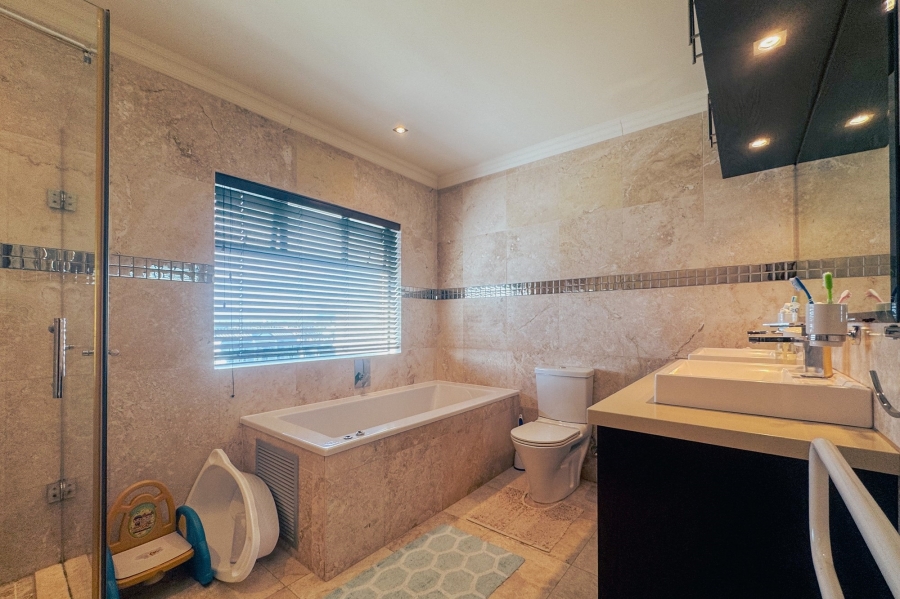 3 Bedroom Property for Sale in Waves Edge Western Cape